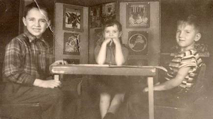 Jim Dowty, Betsy Engelman, Maurie Allen
Miss Johnson's 2nd grade, Hillcrest Elementary School